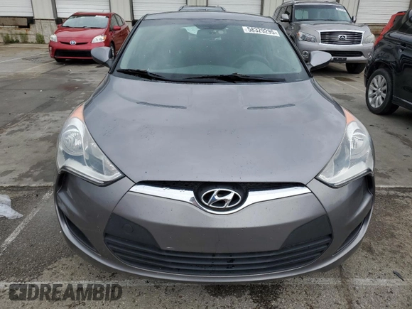 2013 Hyundai Veloster w/Red Int z VIN KMHTC6AD4DU088649, wystawiony jako Copart lot #58329295 z przebiegiem 174 798 mil mil oraz Czysty tytuł • Clean title. Historia ofert i sprzedaży dostępna na DreamBid. Obrazek 5.
