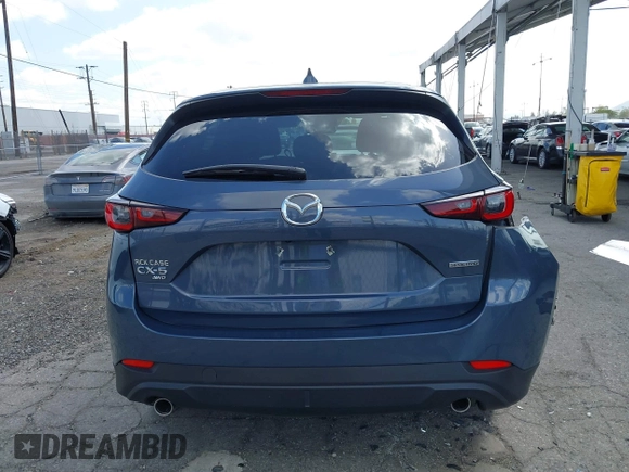 2023 Mazda CX-5 S Carbon Edition z VIN JM3KFBCM5P0179543, wystawiony jako IAAI lot #41950082 z przebiegiem 31 573 mil mil oraz . Historia ofert i sprzedaży dostępna na DreamBid. Obrazek 17.