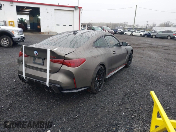 2023 BMW 4 Series z VIN WBS63AZ00PCL29096, wystawiony jako IAAI lot #41944007 z przebiegiem 2 988 mil mil oraz . Historia ofert i sprzedaży dostępna na DreamBid. Obrazek 4.