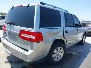 2013 Lincoln Navigator z VIN 5LMJJ2H58DEL03767, wystawiony jako IAAI lot #41986480 z przebiegiem 171 007 mil mil oraz . Historia ofert i sprzedaży dostępna na DreamBid. Obrazek 4.