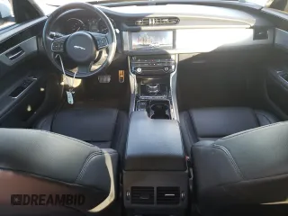 2019 Jaguar XF 25t Premium with VIN SAJBD4FX4KCY78817, listed as a Copart auction lot 38881404 with 87,006 mi miles. Bid and sale history available at carsss.com. Image 8.