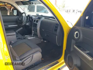 2011 Dodge Nitro z VIN 1D4PU6GX5BW512588, wystawiony jako IAAI lot #42471965 z przebiegiem 115 827 mil mil oraz . Historia ofert i sprzedaży dostępna na DreamBid. Obrazek 5.