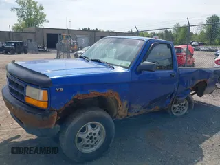 1994 Dodge Dakota z VIN 1B7GG26X5RW145863, wystawiony jako IAAI lot #42345217 z przebiegiem 117 441 mil mil oraz . Historia ofert i sprzedaży dostępna na DreamBid. Obrazek 2.