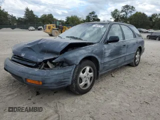 1995 Honda Accord EX with VIN 1HGCE1898SA012385, listed as a Copart auction lot 71621214 with 220,046 mi miles and Salvage Title. Bid and sale history available at carsss.com. Image 1.