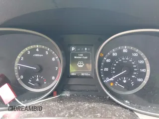2017 Hyundai Santa Fe 2.4L z VIN 5XYZUDLB9HG421284, wystawiony jako IAAI lot #42441436 z przebiegiem 96 155 mil mil oraz . Historia ofert i sprzedaży dostępna na DreamBid. Obrazek 7.