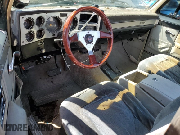 1983 GMC Jimmy z VIN 1G5EK18L4DF518255, wystawiony jako Copart lot #59883814 z przebiegiem 66 093 mil mil oraz Szkoda całkowita • Salvage title. Historia ofert i sprzedaży dostępna na DreamBid. Obrazek 8.