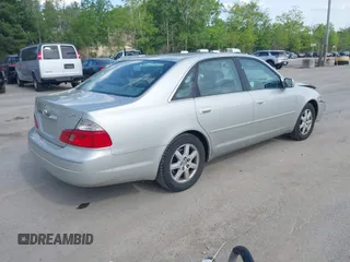 2003 Toyota Avalon XL z VIN 4T1BF28B93U334321, wystawiony jako IAAI lot #42328289 z przebiegiem 138 006 mil mil oraz . Historia ofert i sprzedaży dostępna na DreamBid. Obrazek 4.