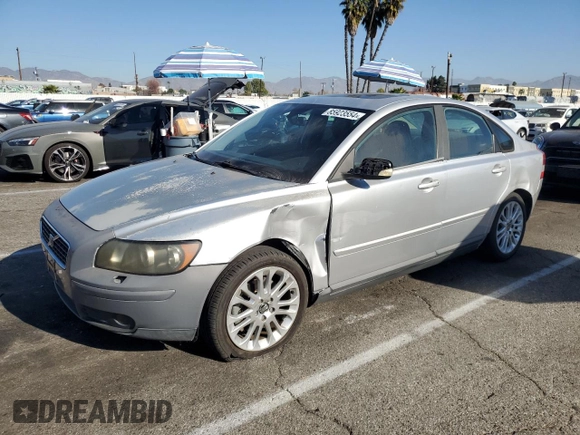 2005 Volvo S40 with VIN YV1MS390452080747, listed as a Copart auction lot 85923554 with 98,185 mi miles and Salvage Title. Bid and sale history available at carsss.com. Image 1.