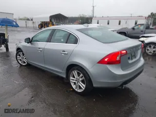 2013 Volvo S60 T6 R-Design Platinum with VIN YV1902FH0D1223617, listed as a IAAI auction lot 41969427 with 174,883 mi miles. Bid and sale history available at carsss.com. Image 3.