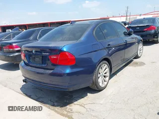 2011 BMW 3 Series 328i z VIN WBAPH7C56BE680769, wystawiony jako IAAI lot #42333900 z przebiegiem Nie podano mil oraz . Historia ofert i sprzedaży dostępna na DreamBid. Obrazek 4.