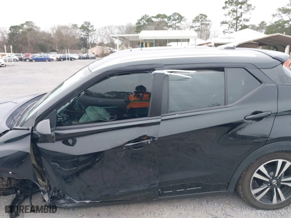 2018 Nissan Kicks SV with VIN 3N1CP5CU6JL540903, listed as a IAAI auction lot 41574975 with 84,793 mi miles. Bid and sale history available at carsss.com. Image 14.