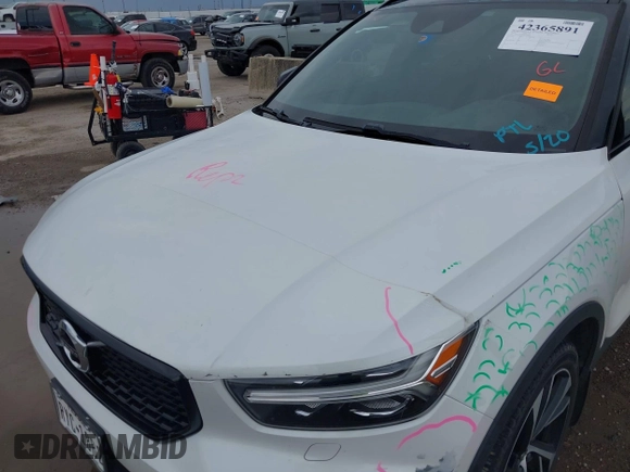 2019 Volvo XC40 R-Design with VIN YV4162UM6K2085605, listed as a IAAI auction lot 42365891 with 92,370 mi miles and . Bid and sale history available at DreamBid. Image 6.