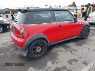 2005 MINI Hardtop S with VIN WMWRE33575TL12045, listed as a IAAI auction lot 42110930 with 192,964 mi miles and . Bid and sale history available at DreamBid. Image 4.