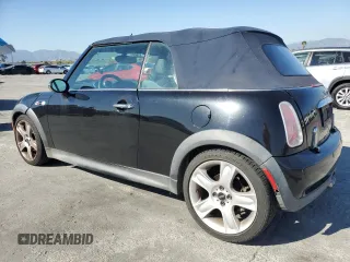 2005 MINI Convertible S z VIN WMWRH33415TF80610, wystawiony jako Copart lot #52642865 z przebiegiem 82 141 mil mil oraz Szkoda całkowita • Salvage title. Historia ofert i sprzedaży dostępna na DreamBid. Obrazek 2.