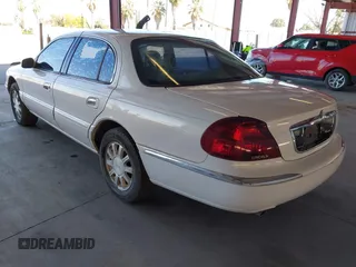 2000 Lincoln Continental with VIN 1LNHM97V9YY821894, listed as a IAAI auction lot 41657199 with 218,330 mi miles. Bid and sale history available at carsss.com. Image 3.