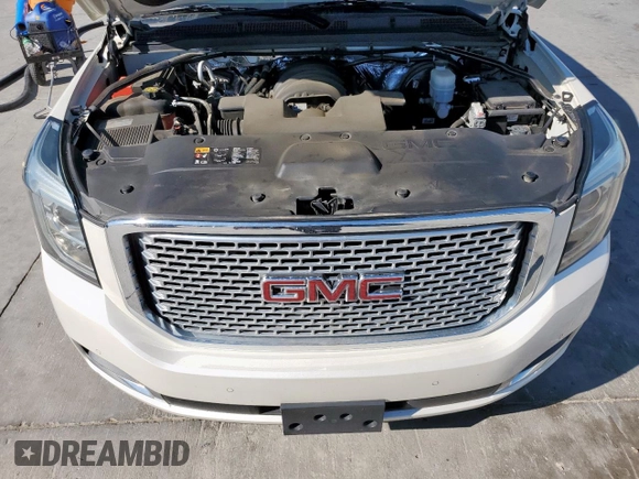 2015 GMC Yukon Denali z VIN 1GKS2CKJ6FR706151, wystawiony jako Copart lot #50556805 z przebiegiem 174 259 mil mil oraz Czysty tytuł • Clean title. Historia ofert i sprzedaży dostępna na DreamBid. Obrazek 14.