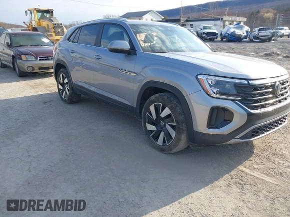 2024 Volkswagen Atlas SE with VIN 1V2KE2CA4RC223498, listed as a IAAI auction lot 41762422 with 15,618 mi miles and . Bid and sale history available at DreamBid. Image 1.