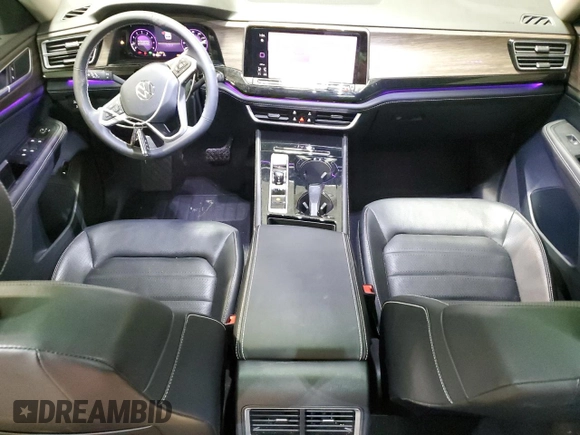 2024 Volkswagen Atlas SEL with VIN 1V2BR2CA1RC516585, listed as a Copart auction lot 44335095 with 17,611 mi miles and Clean title. Bid and sale history available at DreamBid. Image 8.