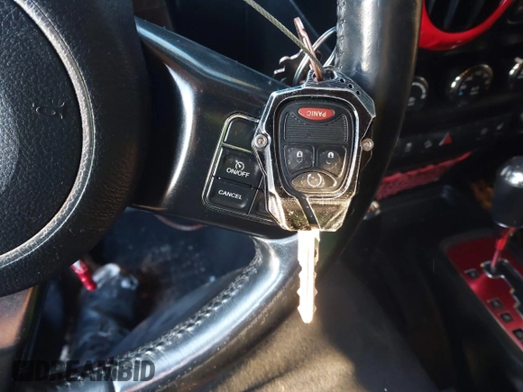 2017 Jeep Wrangler Unlimited Rubicon Recon z VIN 1C4BJWFG4HL723096, wystawiony jako IAAI lot #41393584 z przebiegiem 102 045 mil mil oraz . Historia ofert i sprzedaży dostępna na DreamBid. Obrazek 11.