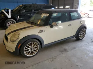 2010 MINI Hardtop S with VIN WMWMF7C5XATX41172, listed as a Copart auction lot 55132775 with 127,674 mi miles and Clean Title. Bid and sale history available at DreamBid. Image 1.