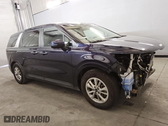 2024 Kia Carnival LX with VIN KNDNB4H37R6385153, listed as a Copart auction lot 79910184 with 36,116 mi miles and Clean Title. Bid and sale history available at carsss.com. Image 4.