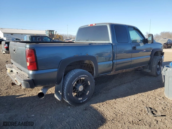 2007 Chevrolet Silverado 2500HD Classic LT1 with VIN 1GCHK29D07E118819, listed as a Copart auction lot 80696874 with 233,020 mi miles and Salvage Title. Bid and sale history available at carsss.com. Image 3.