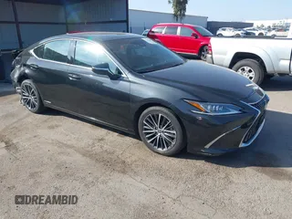 2022 Lexus ES 300h z VIN 58ADA1C18NU013723, wystawiony jako IAAI lot #41642214 z przebiegiem 221 947 mil mil oraz . Historia ofert i sprzedaży dostępna na DreamBid. Obrazek 1.