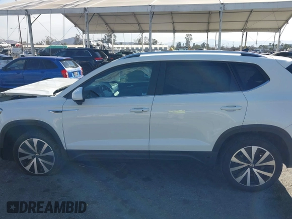 2024 Volkswagen Taos SE z VIN 3VVEX7B29RM025564, wystawiony jako IAAI lot #41350181 z przebiegiem 6 862 mil mil oraz . Historia ofert i sprzedaży dostępna na DreamBid. Obrazek 14.