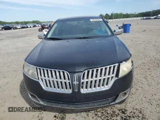 2010 Lincoln MKZ z VIN 3LNHL2GC0AR750937, wystawiony jako Copart lot #52629645 z przebiegiem 151 258 mil mil oraz Szkoda całkowita • Salvage title. Historia ofert i sprzedaży dostępna na DreamBid. Obrazek 5.