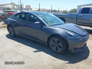 2023 Tesla Model 3 z VIN 5YJ3E1EA2PF639384, wystawiony jako IAAI lot #42486851 z przebiegiem 33 083 mil mil oraz . Historia ofert i sprzedaży dostępna na DreamBid. Obrazek 1.