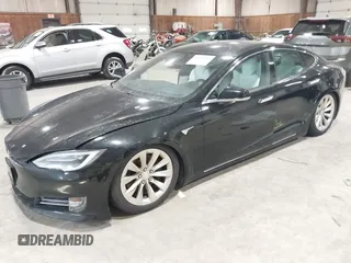 2019 Tesla Model S 75D z VIN 5YJSA1E2XKF313955, wystawiony jako IAAI lot #41658345 z przebiegiem 57 085 mil mil oraz . Historia ofert i sprzedaży dostępna na DreamBid. Obrazek 2.