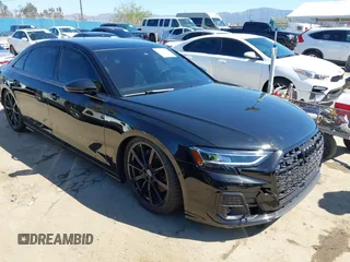 2024 Audi A8 z VIN WAULDAF88RN014956, wystawiony jako IAAI lot #41814465 z przebiegiem 3 050 mil mil oraz . Historia ofert i sprzedaży dostępna na DreamBid. Obrazek 1.