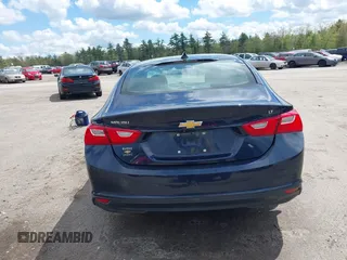 2018 Chevrolet Malibu LT z VIN 1G1ZD5ST3JF181523, wystawiony jako IAAI lot #42192338 z przebiegiem 71 376 mil mil oraz . Historia ofert i sprzedaży dostępna na DreamBid. Obrazek 17.