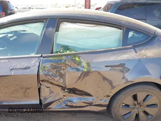 2024 Tesla Model 3 z VIN 5YJ3E1EA3RF771010, wystawiony jako IAAI lot #41738109 z przebiegiem 8 493 mil mil oraz . Historia ofert i sprzedaży dostępna na DreamBid. Obrazek 6.