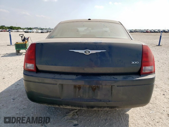 2007 Chrysler 300 z VIN 2C3KA43R37H849119, wystawiony jako Copart lot #57947435 z przebiegiem 164 045 mil mil oraz Czysty tytuł • Clean title. Historia ofert i sprzedaży dostępna na DreamBid. Obrazek 6.
