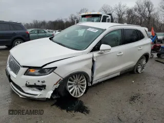 2019 Lincoln MKC Standard z VIN 5LMCJ1C90KUL09191, wystawiony jako Copart lot #47011305 z przebiegiem 56 519 mil mil oraz Szkoda całkowita • Salvage title. Historia ofert i sprzedaży dostępna na DreamBid. Obrazek 1.