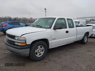 1999 Chevrolet Silverado 1500 LS with VIN 1GCEC19V7XE185680, listed as a IAAI auction lot 42020619 with 246,660 mi miles. Bid and sale history available at carsss.com. Image 2.