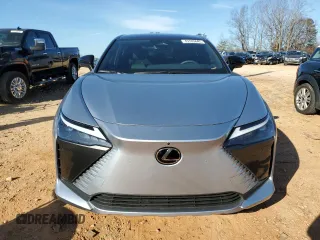 2024 Lexus RZ 300e Premium z VIN JTJABABB8RA005034, wystawiony jako Copart lot #43785845 z przebiegiem 2167 mil mil oraz Szkody całkowita. Historia ofert i sprzedaży dostępna na DreamBid. Obrazek 5.