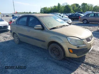 2007 Kia Rio LX with VIN KNADE123176203130, listed as a IAAI auction lot 41982135 with 221,702 mi miles. Bid and sale history available at carsss.com. Image 1.