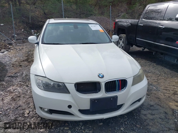 2011 BMW 3 Series 328i with VIN WBAPH7G50BNM55631, listed as a IAAI auction lot 41708771 with 196,086 mi miles. Bid and sale history available at carsss.com. Image 6.