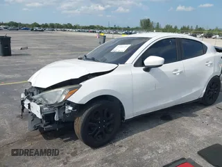 2019 Toyota Yaris L z VIN 3MYDLBYV0KY517300, wystawiony jako IAAI lot #41446298 z przebiegiem 144 666 mil mil oraz . Historia ofert i sprzedaży dostępna na DreamBid. Obrazek 18.
