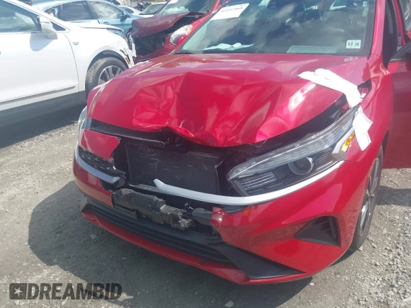2024 Kia Forte LXS z VIN 3KPF24AD4RE746100, wystawiony jako IAAI lot #42257968 z przebiegiem 34 015 mil mil oraz . Historia ofert i sprzedaży dostępna na DreamBid. Obrazek 6.