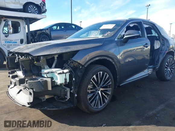 2024 Lexus RX 350h z VIN 2T2BBMCA5RC039812, wystawiony jako IAAI lot #41430348 z przebiegiem 6 076 mil mil oraz . Historia ofert i sprzedaży dostępna na DreamBid. Obrazek 6.