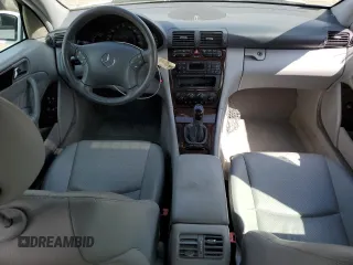 2001 Mercedes-Benz C 230/260/280/320 z VIN WDBRF61JX1F055147, wystawiony jako Copart lot #56381645 z przebiegiem 135 866 mil mil oraz Szkoda całkowita • Salvage title. Historia ofert i sprzedaży dostępna na DreamBid. Obrazek 8.