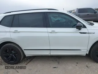 2024 Volkswagen Tiguan SE R-Line Black z VIN 3VVCB7AX7RM112446, wystawiony jako IAAI lot #41229232 z przebiegiem 6 685 mil mil oraz . Historia ofert i sprzedaży dostępna na DreamBid. Obrazek 14.