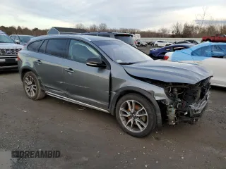 2016 Volvo V60 Cross Country T5 with VIN YV4612HK1G1016329, listed as a Copart auction lot 84446884 with 136,622 mi miles and Salvage Title. Bid and sale history available at carsss.com. Image 4.