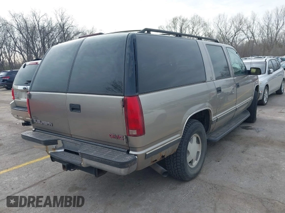 1998 GMC Suburban z VIN 3GKFK16R1WG510379, wystawiony jako IAAI lot #41859604 z przebiegiem 300 493 mil mil oraz . Historia ofert i sprzedaży dostępna na DreamBid. Obrazek 4.