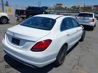 2019 Mercedes-Benz C 300 с VIN 55SWF8DB5KU322445, выставлен на аукционе IAAI как лот 42403051 с пробегом 43 465 миль миль и . История ставок и продаж доступна на DreamBid. Изображение 4.
