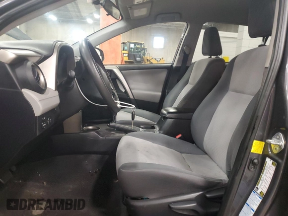 2015 Toyota RAV4 LE z VIN 2T3BFREV9FW298469, wystawiony jako Copart lot #57765415 z przebiegiem 152 391 mil mil oraz Szkoda całkowita • Salvage title. Historia ofert i sprzedaży dostępna na DreamBid. Obrazek 7.