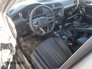 2023 Volkswagen Tiguan SE z VIN 3VV2B7AX1PM065939, wystawiony jako Copart lot #45315355 z przebiegiem 18 729 mil mil oraz Szkoda całkowita • Salvage title. Historia ofert i sprzedaży dostępna na DreamBid. Obrazek 8.